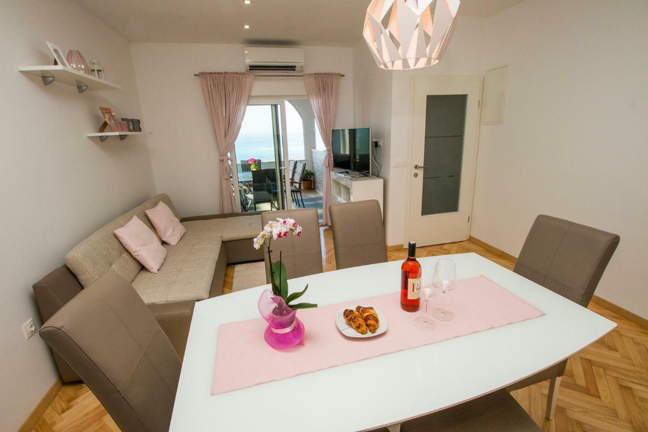 אומיס Apartman Nina מראה חיצוני תמונה